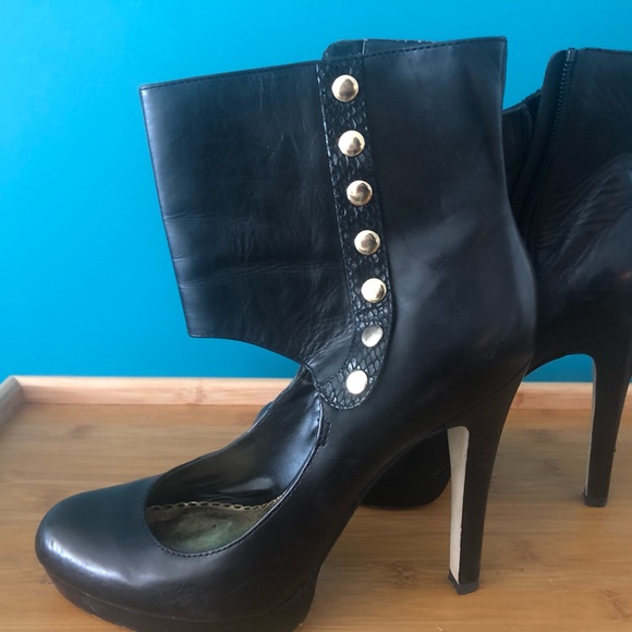 Bebe Black “Nicolette” Platform Bootie - Picture 5 of 7